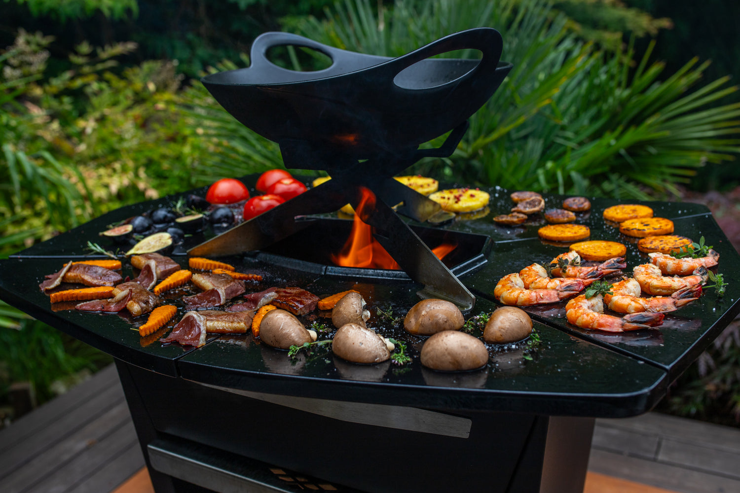 Brasero lounge plancha au feu de bois, parfait pour la cuisson de vos viandes, poissons et légumes.