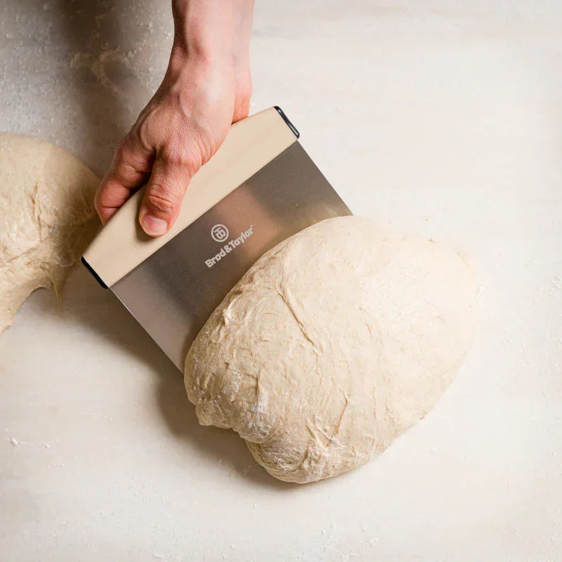 Coupe pate en action avec pate